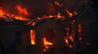 Wildfire destroys hundreds of homes in US, deaths reported