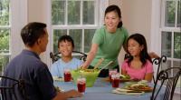 Eating together can improve teen diets
