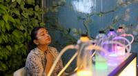 Oxygen bar sells fresh air in pollution-hit Delhi