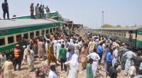Train crash in Pakistan kills 11, injures dozens