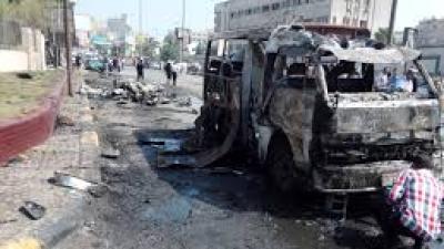 Car explodes in central Cairo, injuring 13 people