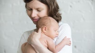 Breastfeeding, childbearing tied to lower odds of early menopause