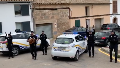 Police serenade locked down Mallorcans